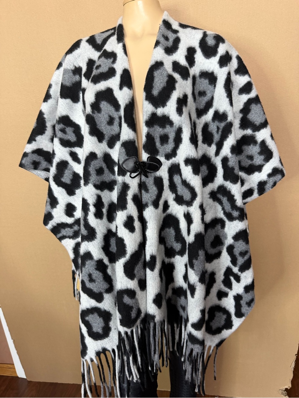 NWT La Fiorentina RUA-2025 Leopard Print Black/White Fringe Poncho Shawl
